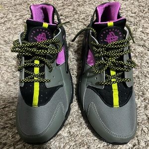 NEW Nike Huarache Shoes